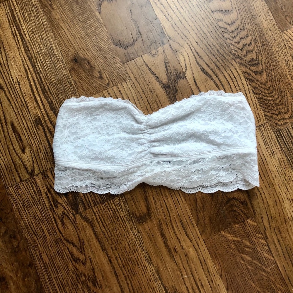 White lace bandeau bra